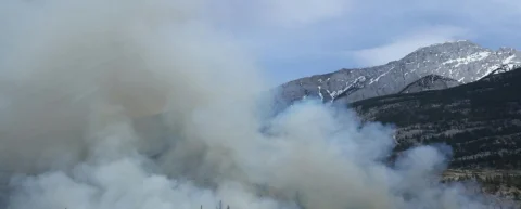 Wildfire spread dynamics creating massive pyroconvection column and fire-generated weather systems