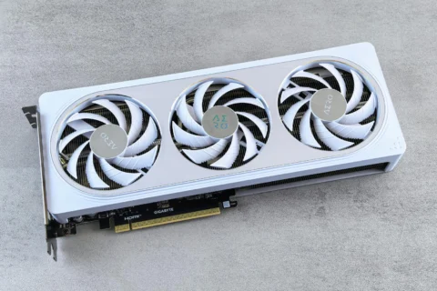 Génération d&rsquo;images IA locale : comment arrêter de payer par image et utiliser Flux gratuitement