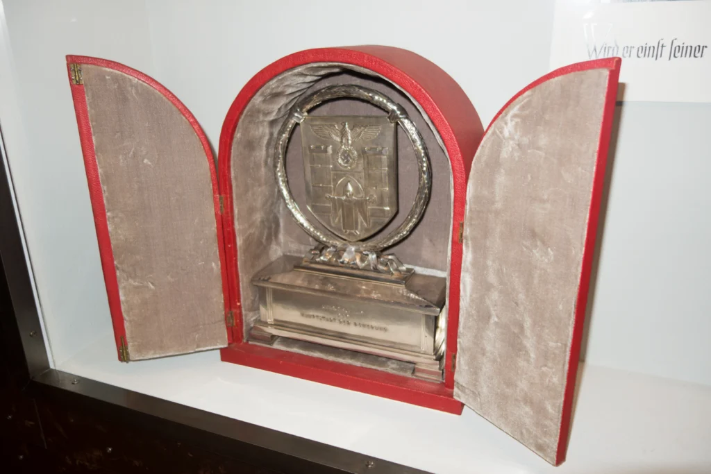 Historical research into propaganda linguistics and political language manipulation