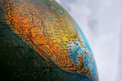 La lógica de la contención: por qué la política occidental frente a las potencias emergentes siempre sigue el mismo patrón