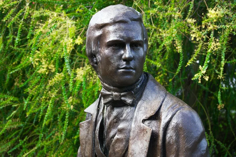 The History of the ‘Great Man’ Theory: Why We Prefer Simple Narratives Over Systemic Truths