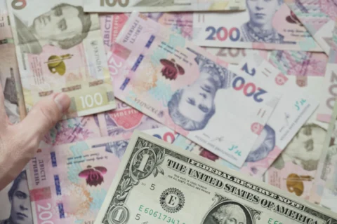 Die De-Dollarisierung-Illusion: Warum die globale Handelsinfrastruktur trotz Sanktionen am US-Dollar hängt