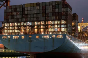 Navires pétroliers en mer illustrant les réseaux de contournement sanctions économiques