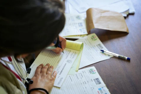 Die Ökonomie des Gesundheitswesens: Warum Verwaltungskosten die Hälfte der medizinischen Ausgaben verschlingen