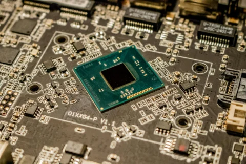 La paradoja del nacionalismo de los semiconductores: por qué la relocalización de la producción de chips no logra asegurar las cadenas de suministro