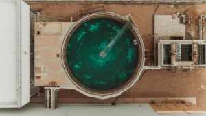 Industrial reverse osmosis desalination facility with membrane filtration systems